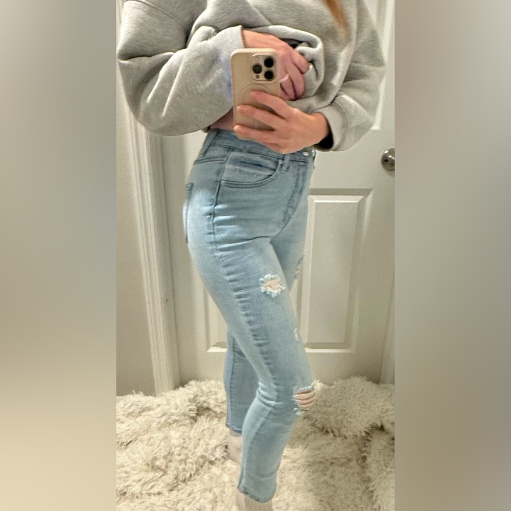 Forever 21 Light Blue Distressed Skinny Jeans- Mid Rise - Size 25
